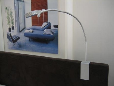 Swissflex ledlamp,leeslamp aan het hoofdeinde bed, aluminium sokkel of stof hoofdbord,dealer theo bot